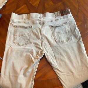 Lees extreme comfort 42x32 khaki pants. Great condition!
